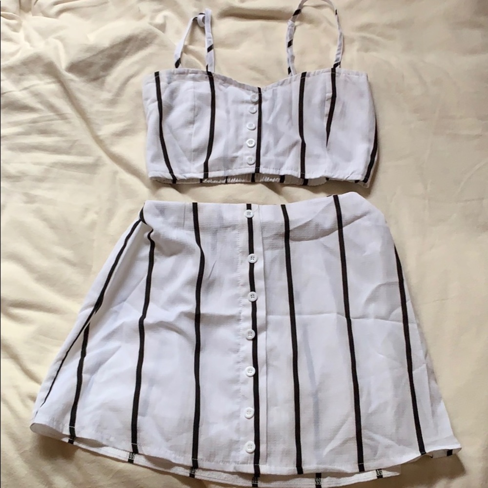 BEAUTIFUL TWO PIECE SET FOR ONE BEAUTIFUL PRICE 🤍